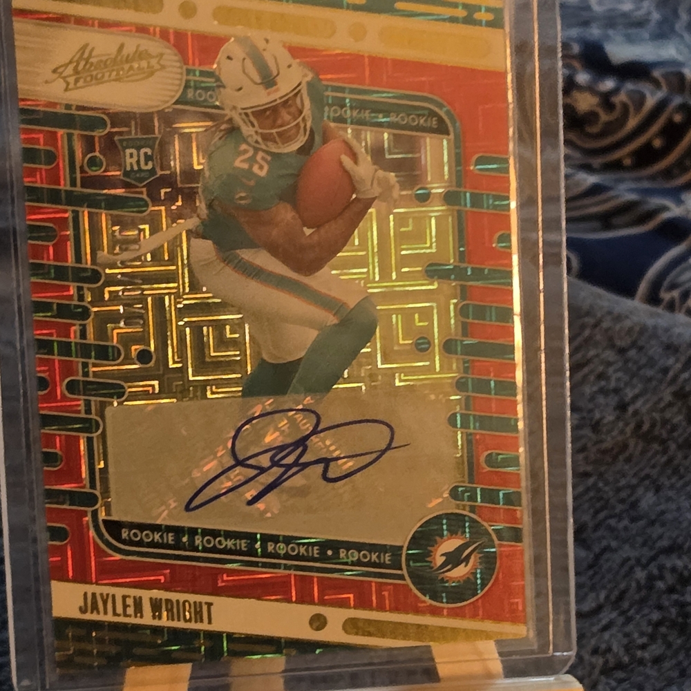 2024 Absolute Jaylen Wright (RC) red/Gold Autographed Football Rookie Card